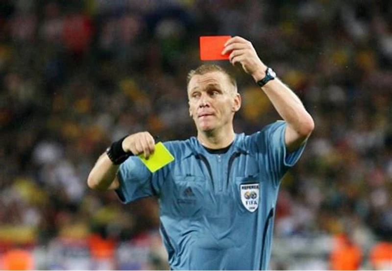 Thẻ đỏ trong bóng đá - Thẻ phạt có hình phạt cao nhất cho cầu thủ